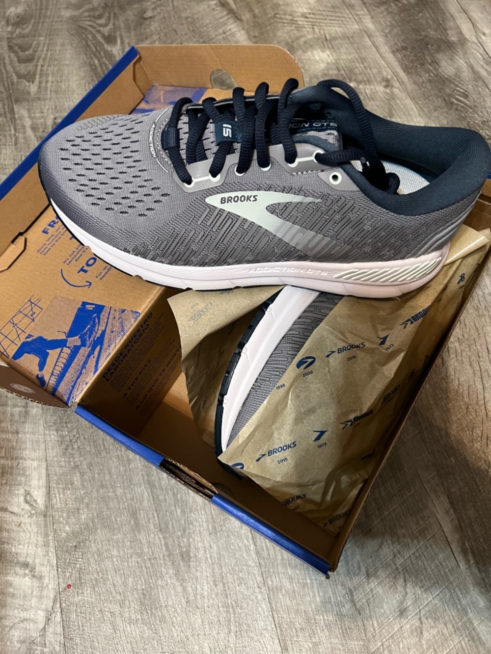 Brooks Women's Gray and Navy Running Sneakers